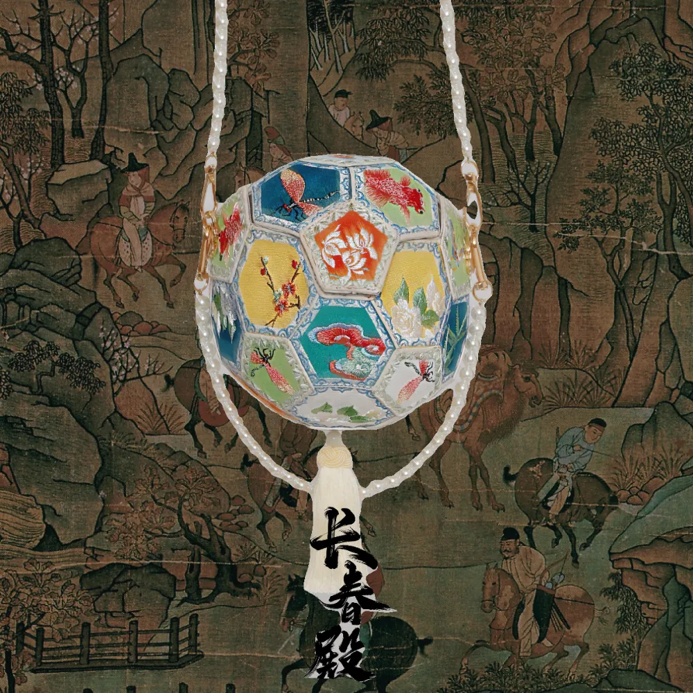 Tóu 骰 Dice Embroidered Sphere Purse